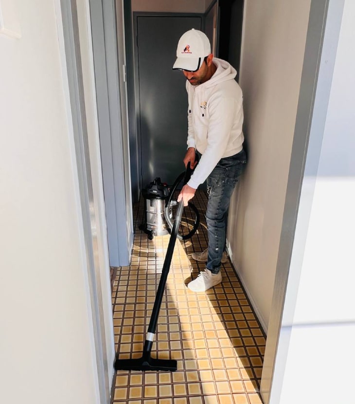 Interior Floor Renewal – Transforming Tiles with Modern Paint Finishes